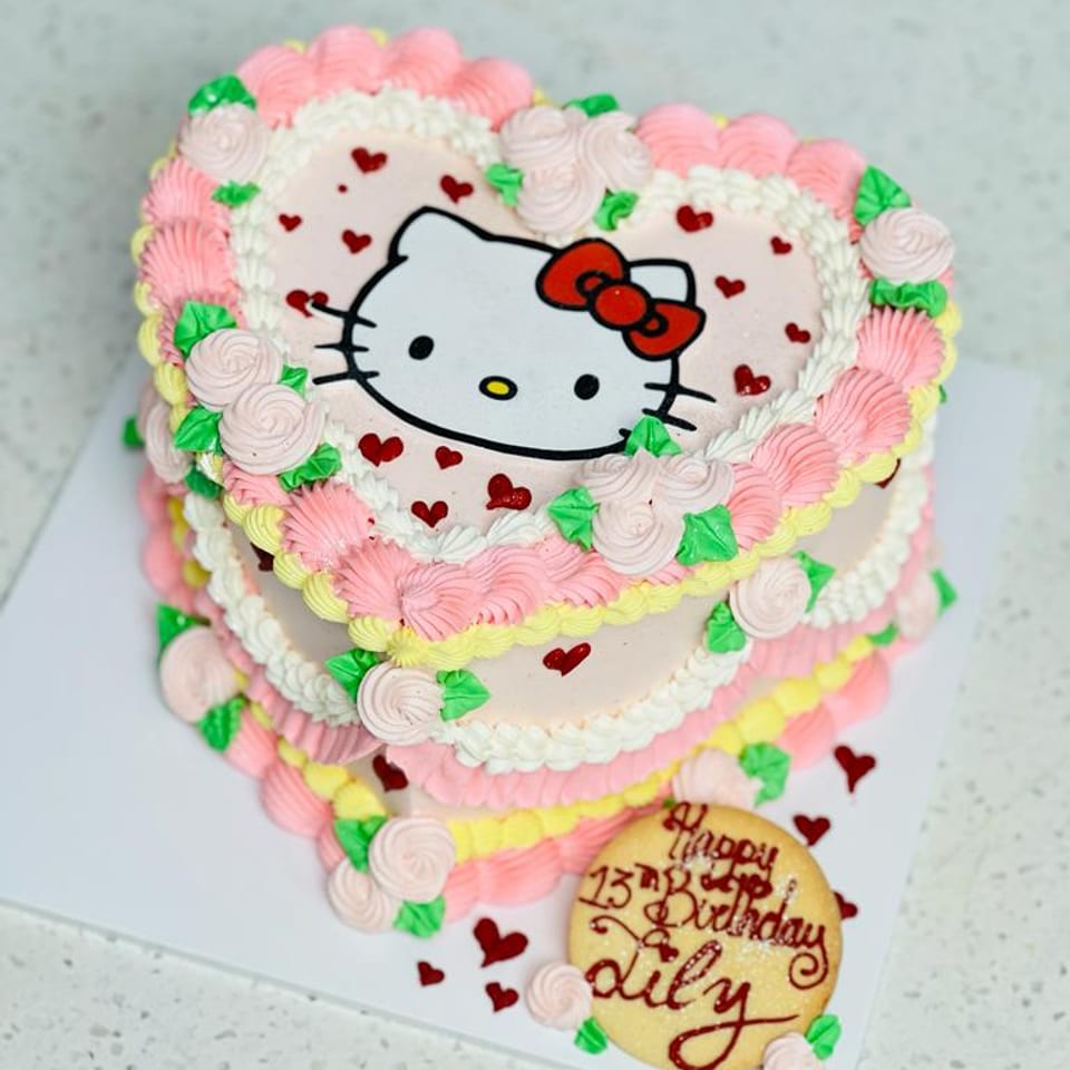 Hello Kitty heart birthday cake
