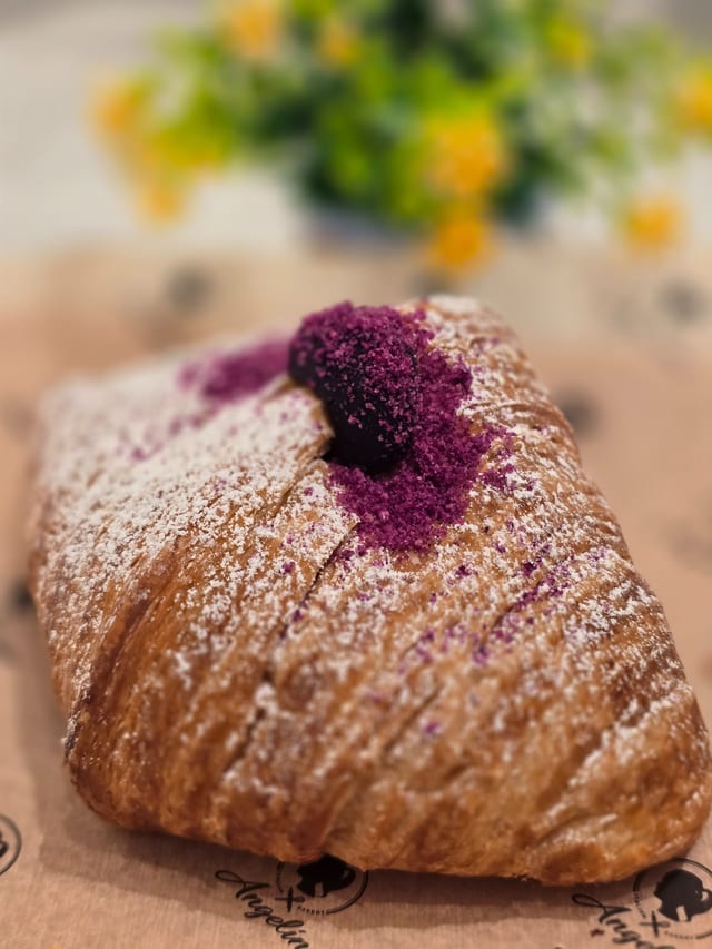 Ube/Taro Croissant.